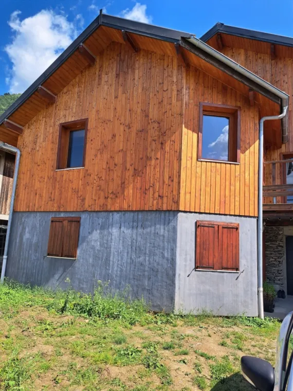 Rénover un bardage en bois à Chamoux-Sur-Gelon, Chambéry, ARTISAN RENOVATION PEINTURE 2000