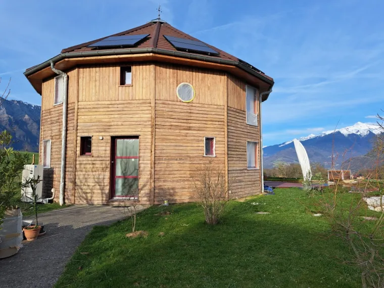 Décapage-chimique-chalet-en-bois-saint-pierre-d'albigny