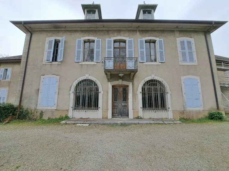 Entretien-volets-bois-peinture-microporeuse-Montmélian-artisan-rénovation-peinture-2000.jpg