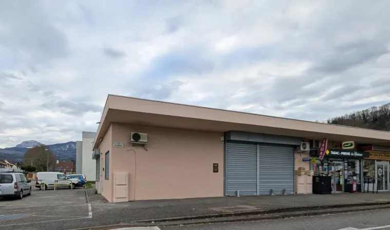 Ravalement-façade-Cognin-artisan-renovation-peinture-2000