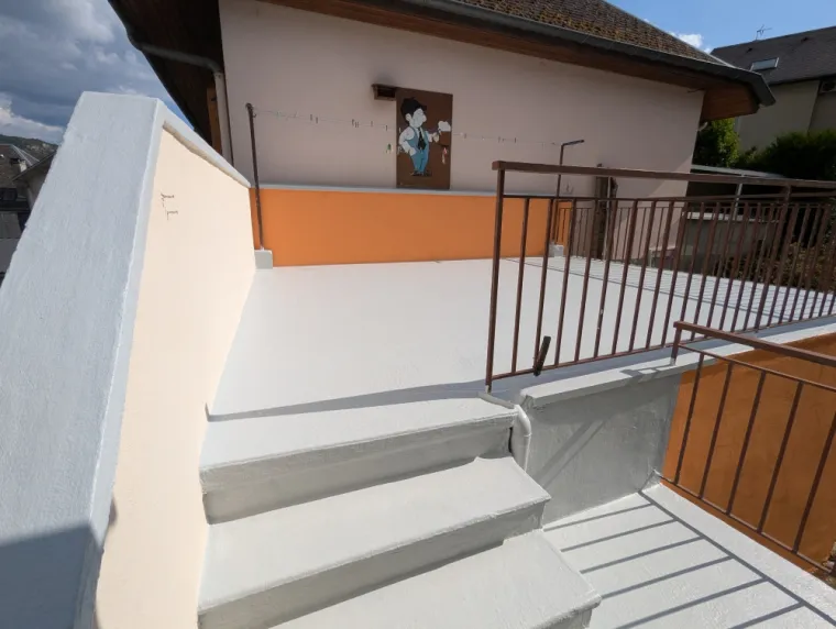 Rénovation-d-une-terrasse-et-des-façades-Challes-les-Eaux-Artisan-rénovation-peinture-2000